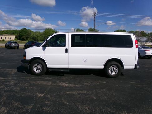 Used 2018 GMC Savana 3500 LS w/ Cold Climate Package RWD image 8