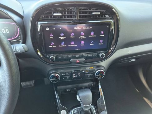 Used 2023 Kia Soul S FWD image 11