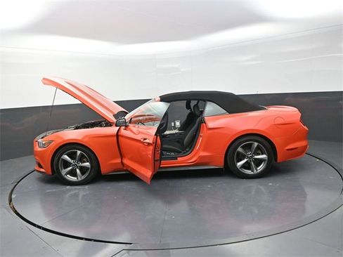 Used 2015 Ford Mustang Convertible w/ Equipment Group 051A image 28