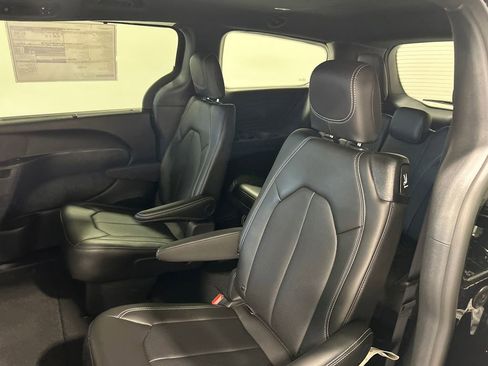 New 2026 Chrysler Pacifica Select image 29