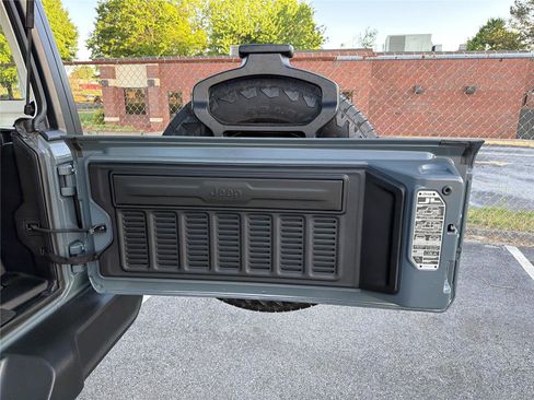 Used 2025 Jeep Wrangler Sport AWD/4WD image 18