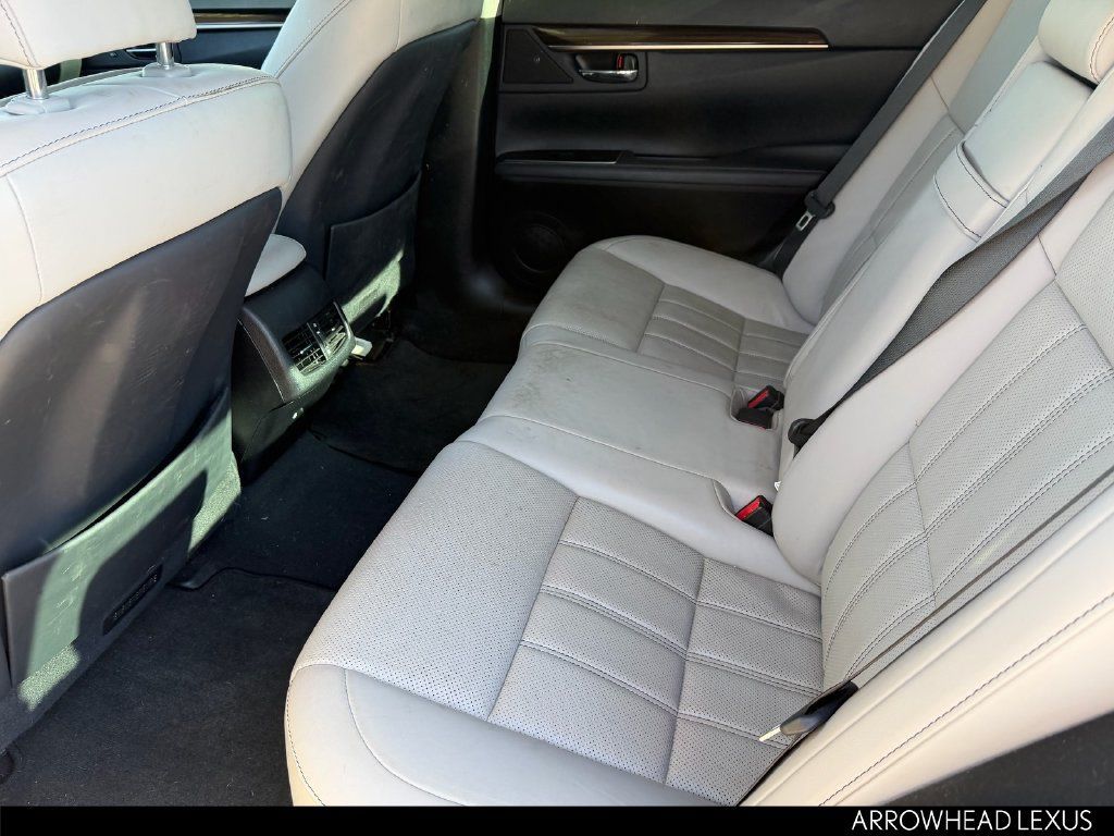 Used 2017 Lexus ES 350 w/ Ultra Luxury Package FWD image 16