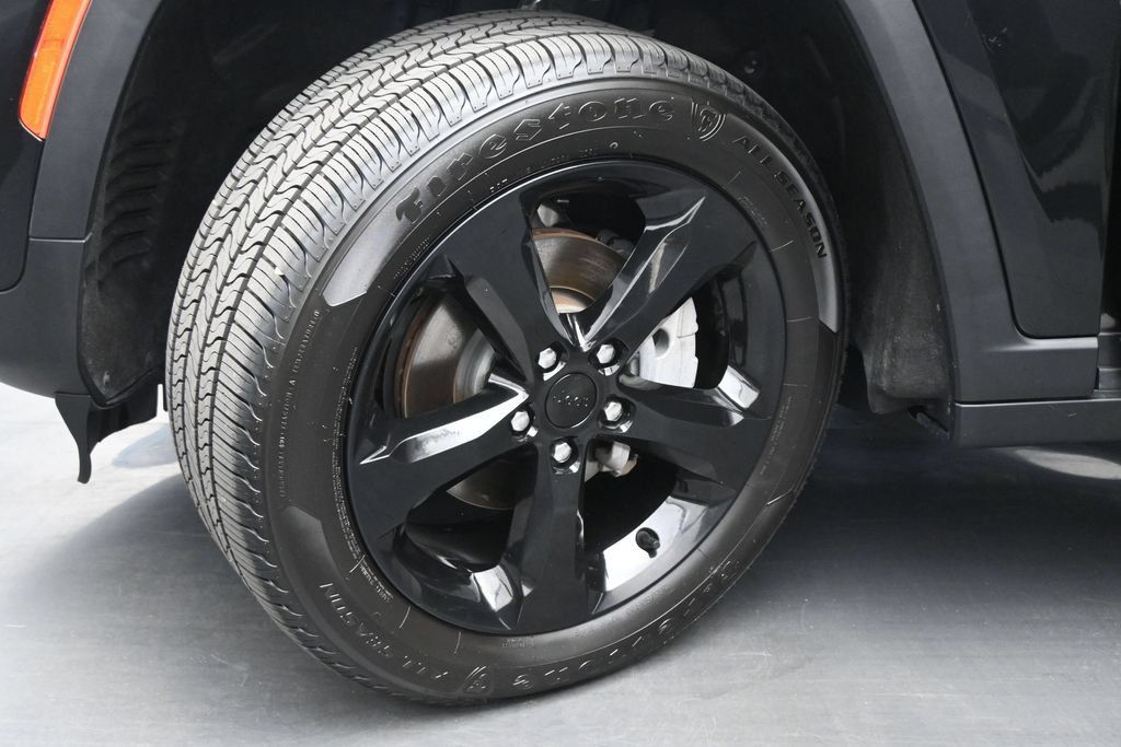 Used 2023 Jeep Grand Cherokee Limited w/ Black Appearance Package RWD image 26
