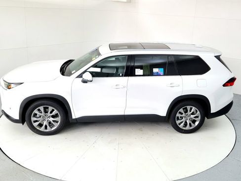 Certified 2025 Toyota Grand Highlander FWD image 14