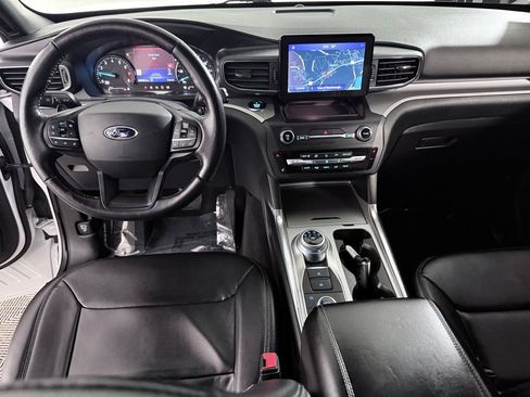 Used 2020 Ford Explorer XLT w/ Equipment Group 202A AWD/4WD image 10