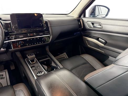 Used 2022 Nissan Pathfinder Platinum AWD/4WD image 23