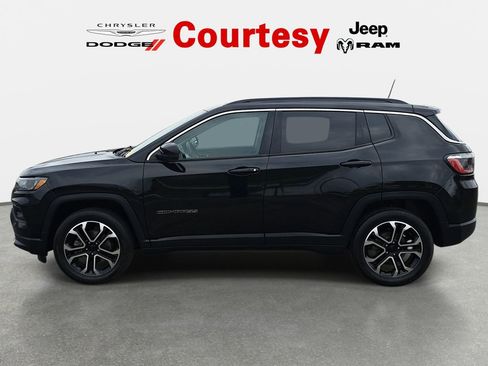 Certified 2022 Jeep Compass Limited w/ Sun and Sound Group AWD/4WD image 8