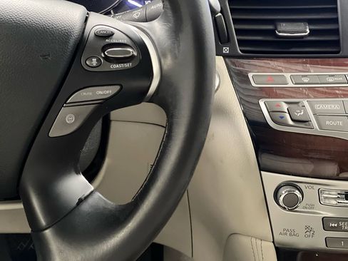 Used 2015 INFINITI Q70 L 5.6 w/ V8 Deluxe Technology Package image 29