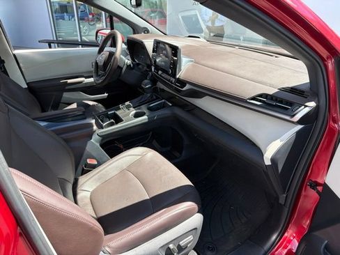 Used 2022 Toyota Sienna Platinum AWD/4WD image 10