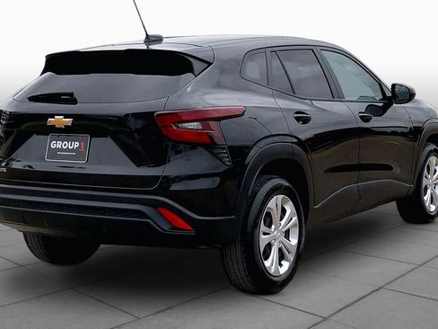 Used 2025 Chevrolet Trax LS FWD image 13