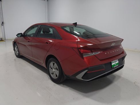 Used 2025 Hyundai Elantra SE FWD image 5