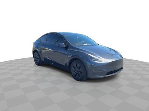 Used 2024 Tesla Model Y Long Range AWD/4WD image 3