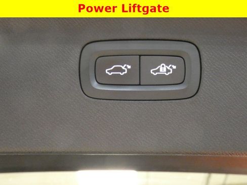 Used 2021 Volvo XC90 T6 Momentum image 26