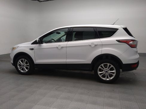 Used 2017 Ford Escape SE image 3