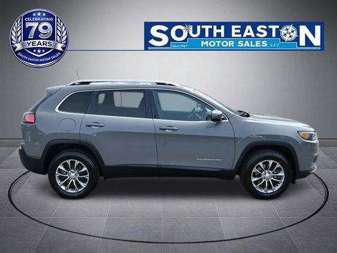 Used 2019 Jeep Cherokee Latitude Plus w/ Cold Weather Group AWD/4WD image 8
