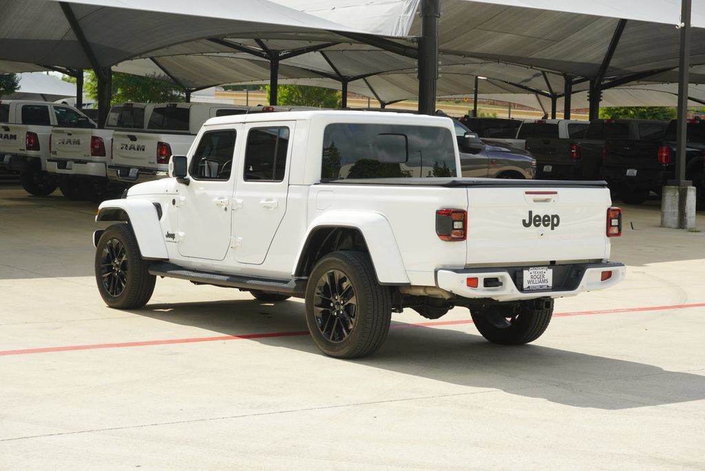 Used 2023 Jeep Gladiator Overland AWD/4WD image 3