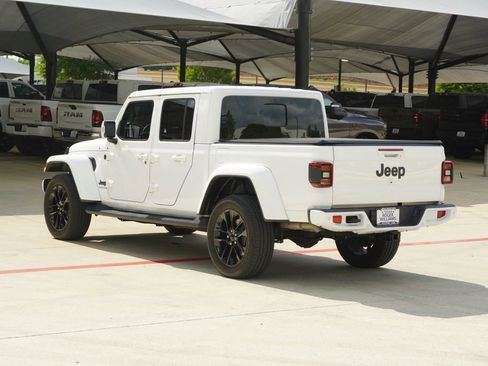Used 2023 Jeep Gladiator Overland AWD/4WD image 3