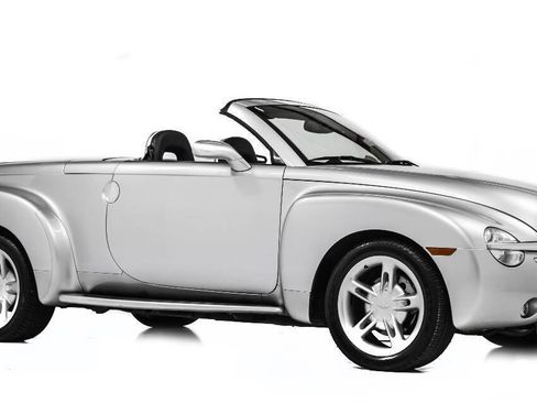 Used 2004 Chevrolet SSR w/ Preferred Equipment Group image 1