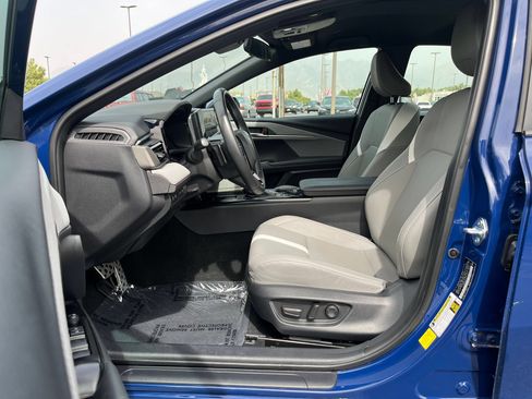 Used 2025 Toyota Camry SE AWD/4WD image 12
