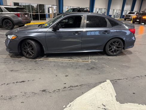 Used 2023 Honda Civic Sport image 3