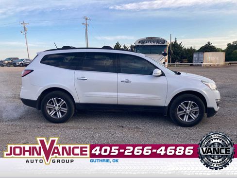 Used 2017 Chevrolet Traverse LT FWD image 9