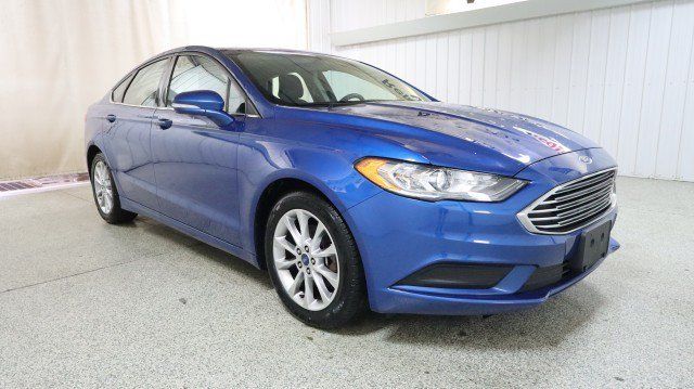 Used 2017 Ford Fusion SE w/ Fusion SE Technology Package FWD image 5