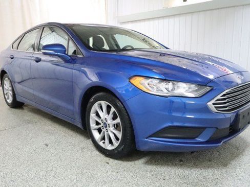 Used 2017 Ford Fusion SE w/ Fusion SE Technology Package FWD image 5