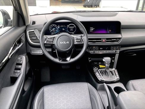 Used 2025 Kia Seltos EX w/ EX Sunroof Package image 5