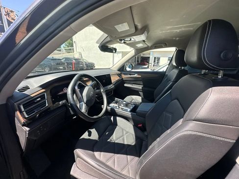 Used 2025 Volkswagen Atlas SE FWD image 5