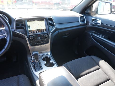 Used 2018 Jeep Grand Cherokee Laredo AWD/4WD image 21