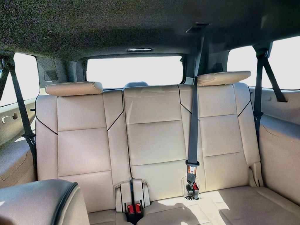 Used 2021 Cadillac Escalade ESV Premium Luxury w/ Driver Assist Tech Package AWD/4WD image 30
