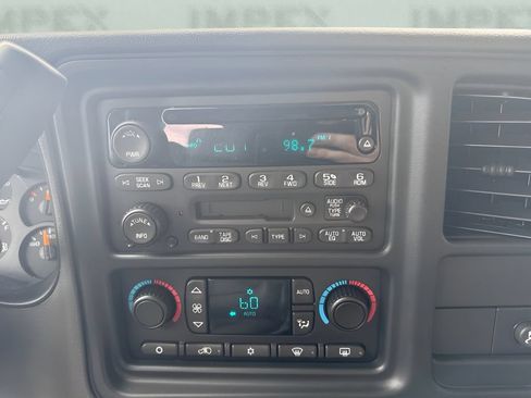 Used 2005 GMC Yukon XL SLT w/ SLT Preferred Equipment Group RWD image 19