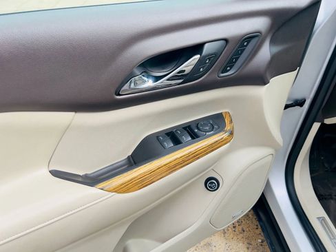 Used 2017 GMC Acadia Denali w/ Technology Package image 29