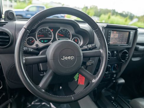 Used 2010 Jeep Wrangler Rubicon w/ PWR Convenience Group AWD/4WD image 12
