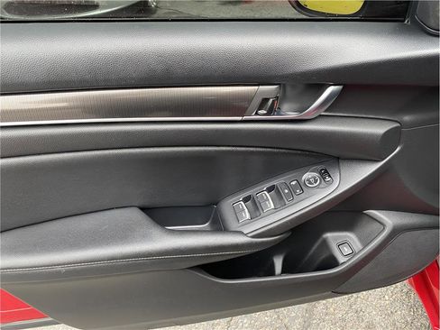 Used 2019 Honda Accord Sport image 10