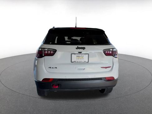 Used 2025 Jeep Compass Trailhawk image 12