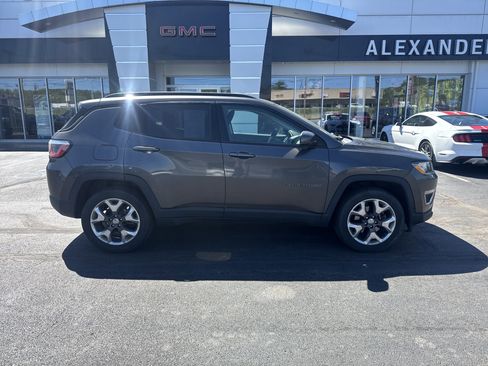 Used 2019 Jeep Compass Limited AWD/4WD image 2