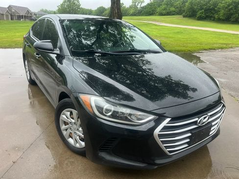 Used 2018 Hyundai Elantra SE FWD image 3