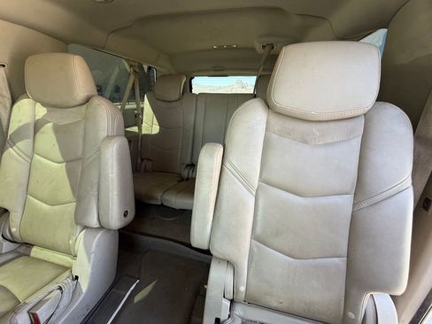 Used 2018 Cadillac Escalade ESV Luxury AWD/4WD image 8