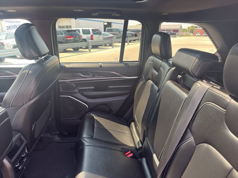 Used 2024 Jeep Grand Cherokee Limited w/ Luxury Tech Group II AWD/4WD image 34
