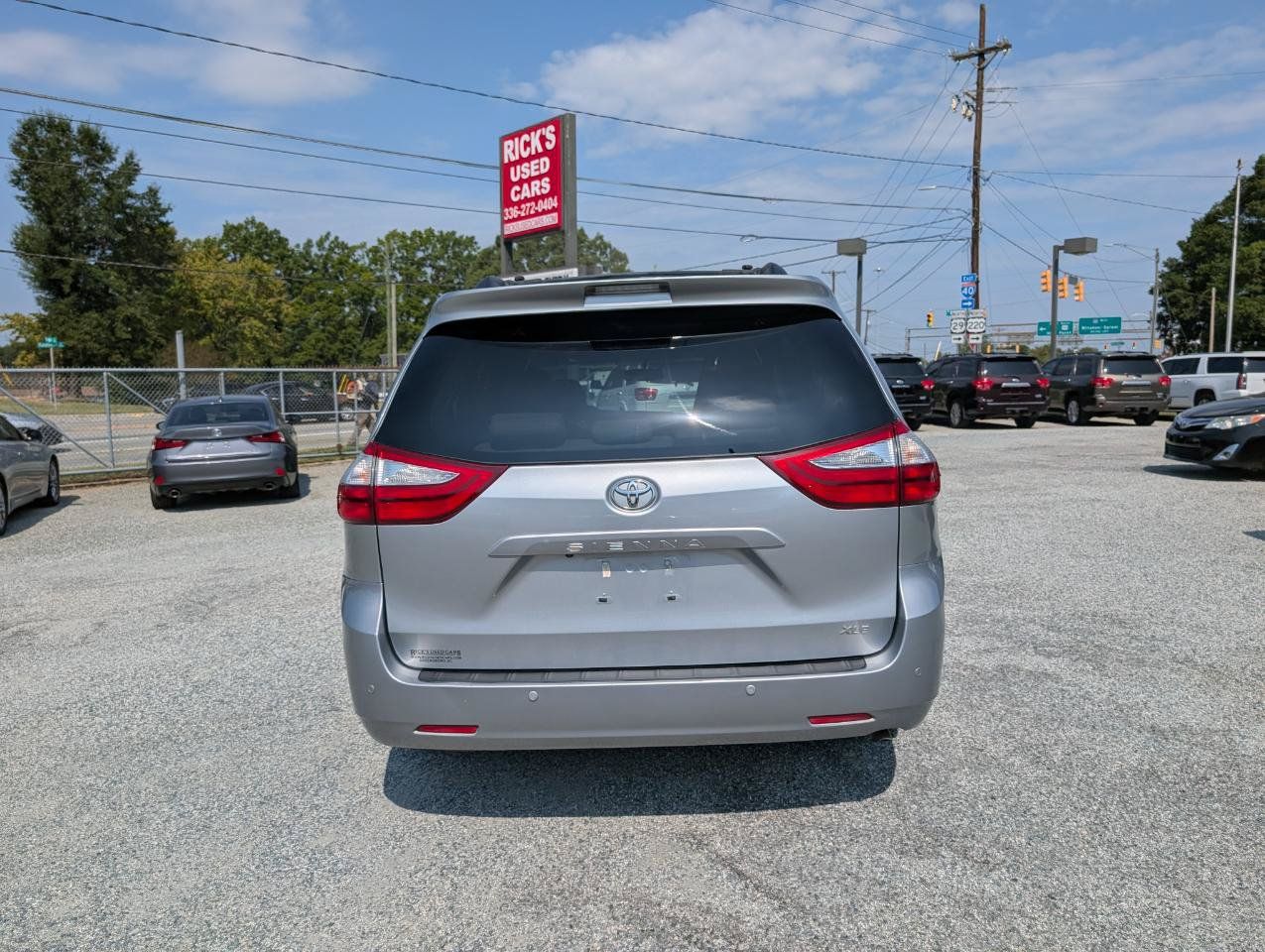 Used 2017 Toyota Sienna XLE w/ XLE Navigation Package FWD image 8