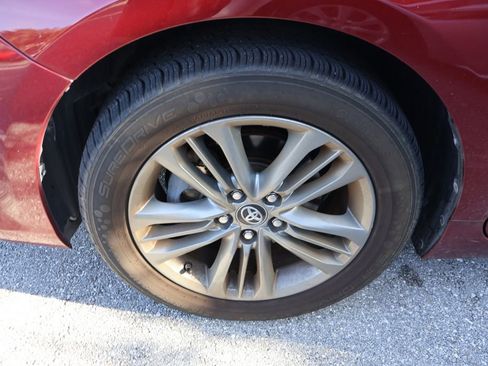 Used 2017 Toyota Camry SE image 4