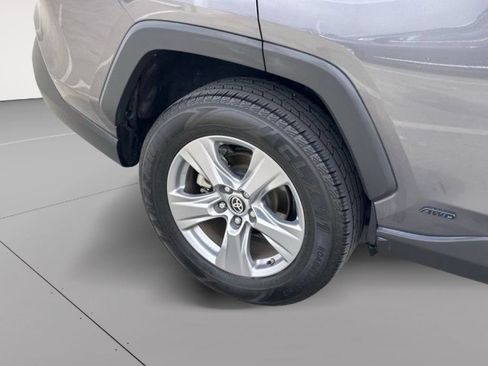 Used 2022 Toyota RAV4 LE w/ Carpet Mat Package (TMS) AWD/4WD image 29