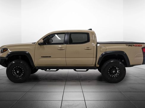 Used 2019 Toyota Tacoma TRD Off-Road AWD/4WD image 11