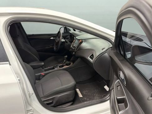 Used 2017 Chevrolet Cruze LT w/ Convenience Package FWD image 22