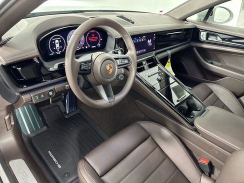 Certified 2025 Porsche Panamera image 4