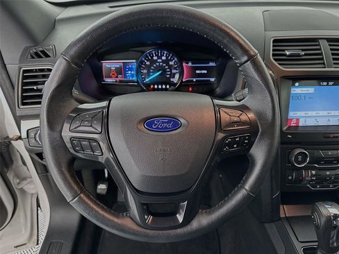 Used 2018 Ford Explorer XLT w/ Equipment Group 202A image 12