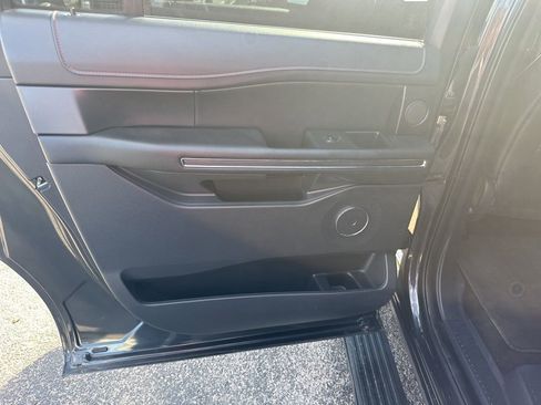 Used 2022 Ford Expedition Max Limited image 19