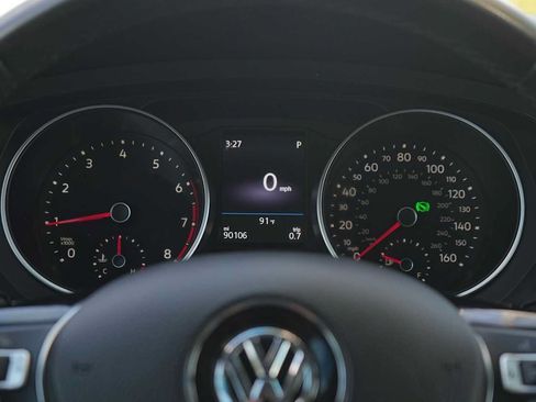 Used 2020 Volkswagen Tiguan SE w/ Panoramic Sunroof Package FWD image 22