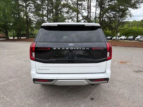 Used 2025 Ford Expedition Platinum AWD/4WD image 4